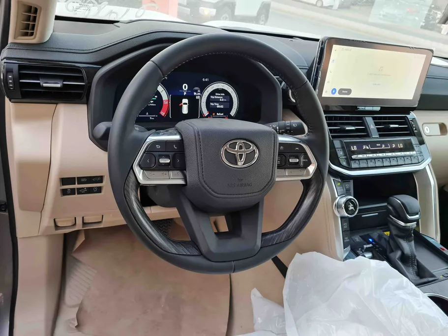 تويوتا لاندكروزر VXR 2025 