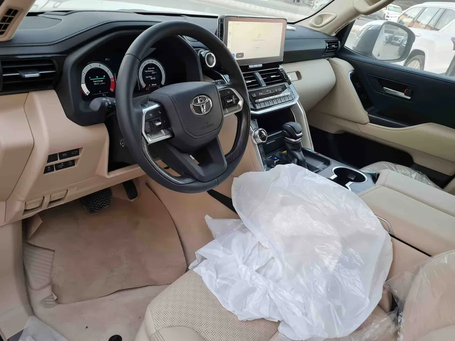 تويوتا لاندكروزر VXR 2025 