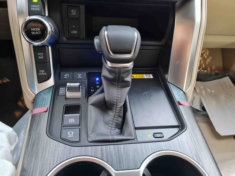 تويوتا لاندكروزر VXR 2025 