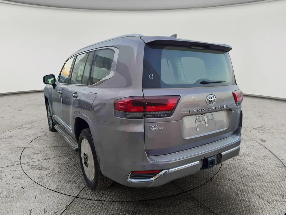 تويوتا لاندكروزر VXR 2025 
