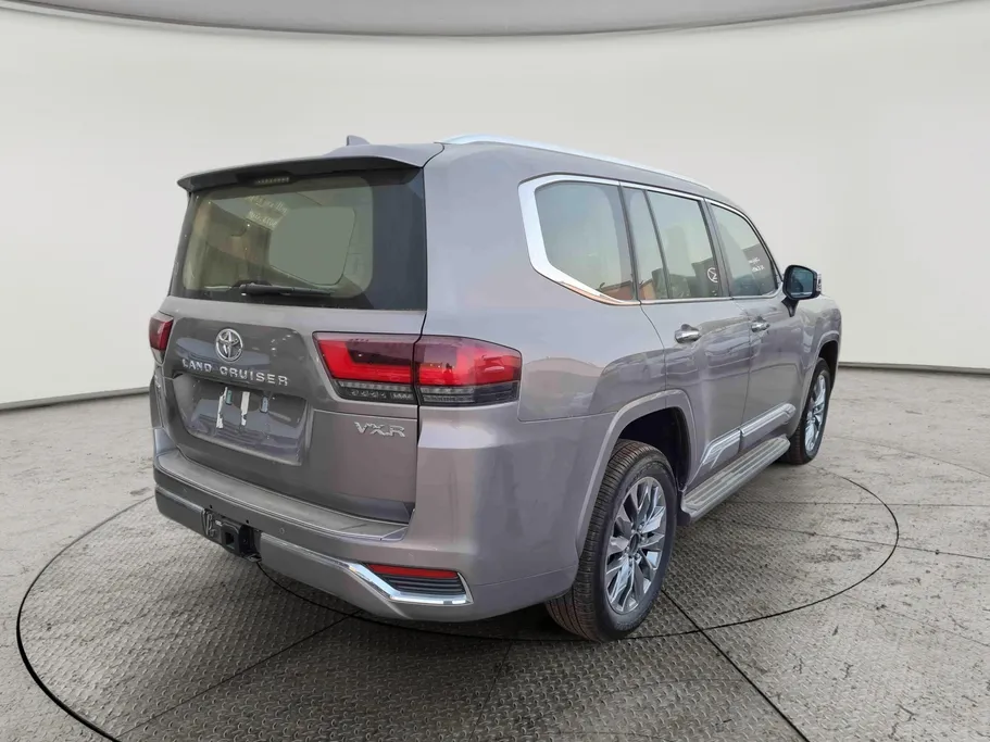 تويوتا لاندكروزر VXR 2025 