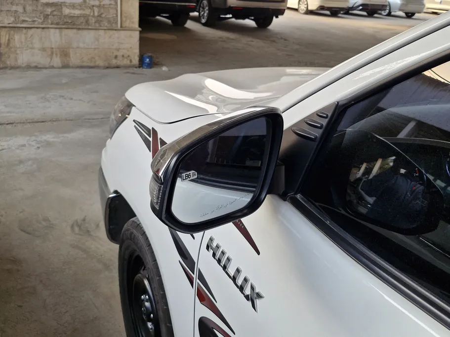 تويوتا هايلكس GLX 2022 
