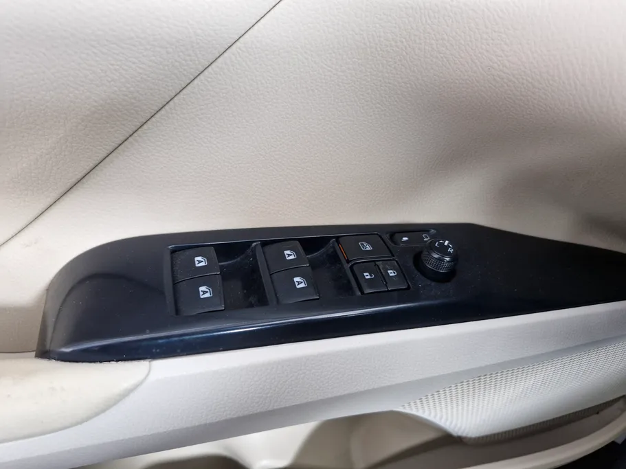 2020 Toyota Camry  GLE 