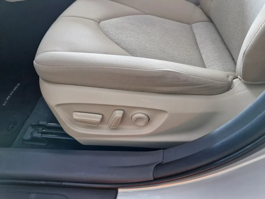 2020 Toyota Camry  GLE 