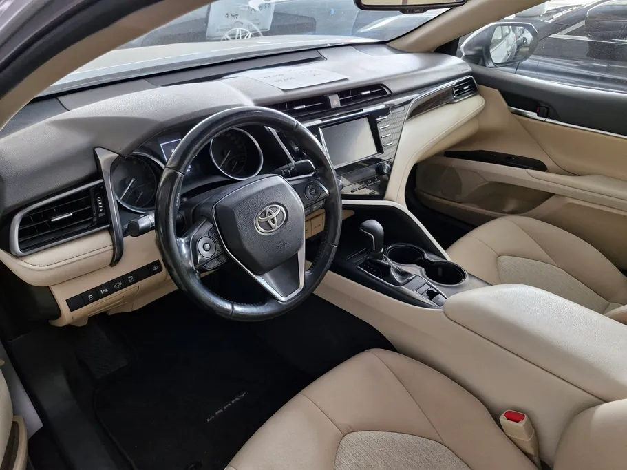 2020 Toyota Camry  GLE 