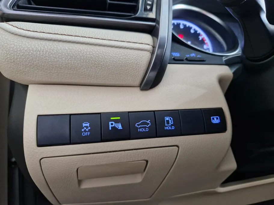 2020 Toyota Camry  GLE 