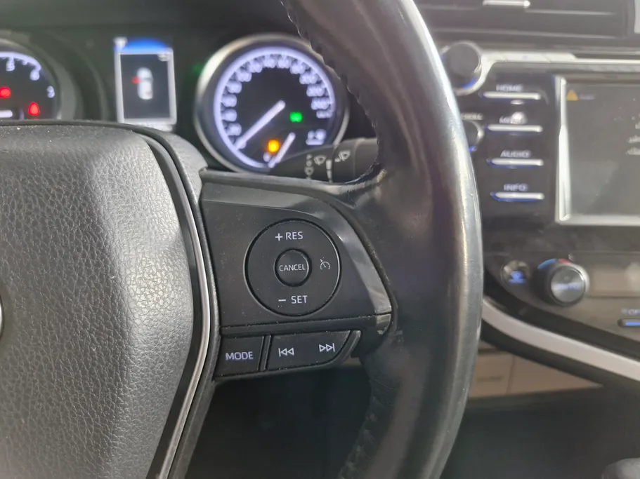 2020 Toyota Camry  GLE 