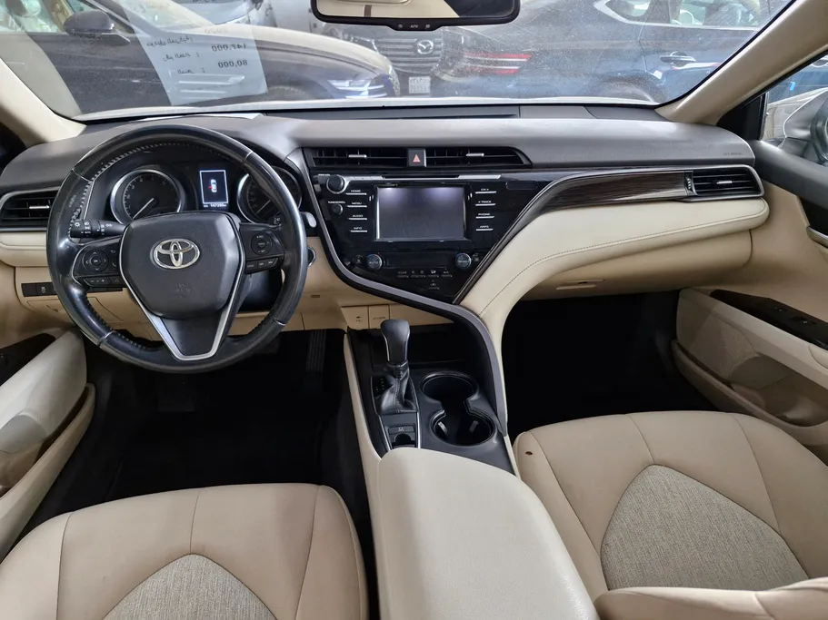 2020 Toyota Camry  GLE 