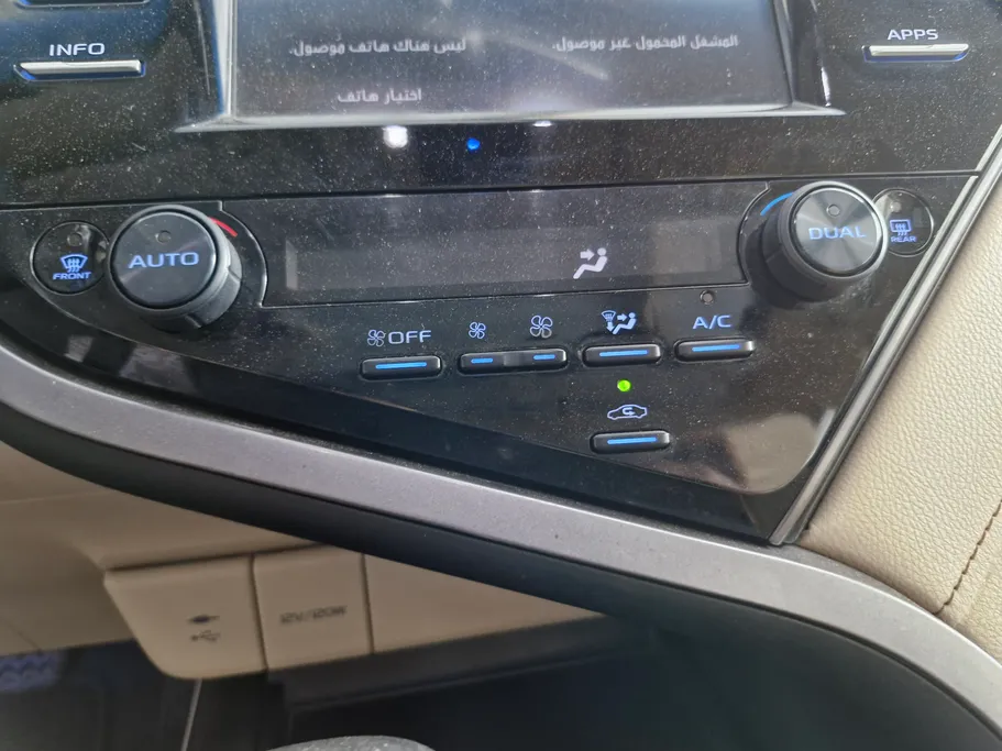 2020 Toyota Camry  GLE 