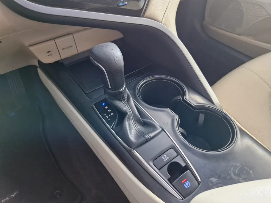 2020 Toyota Camry  GLE 