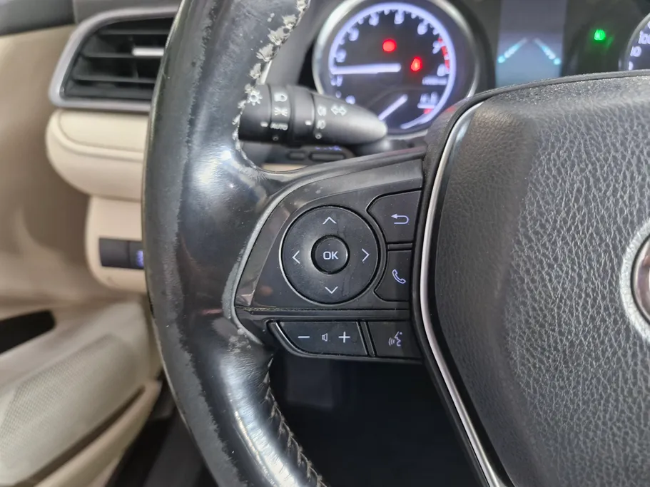 2020 Toyota Camry  GLE 
