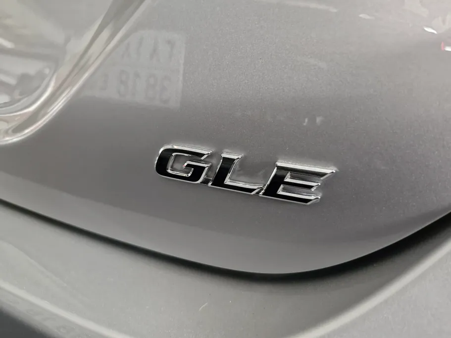 2020 Toyota Camry  GLE 