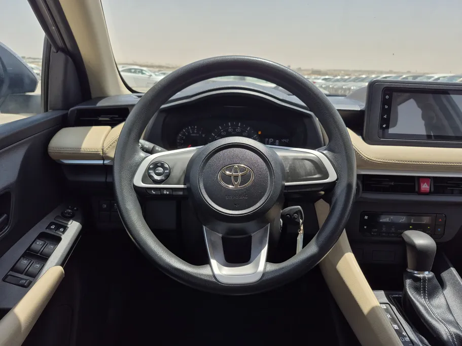 2023 Toyota Yaris  Y 