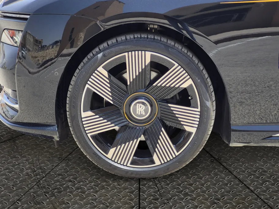 2024 Rolls Royce Spectre  