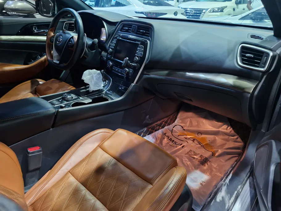 2022 Nissan Maxima SR 