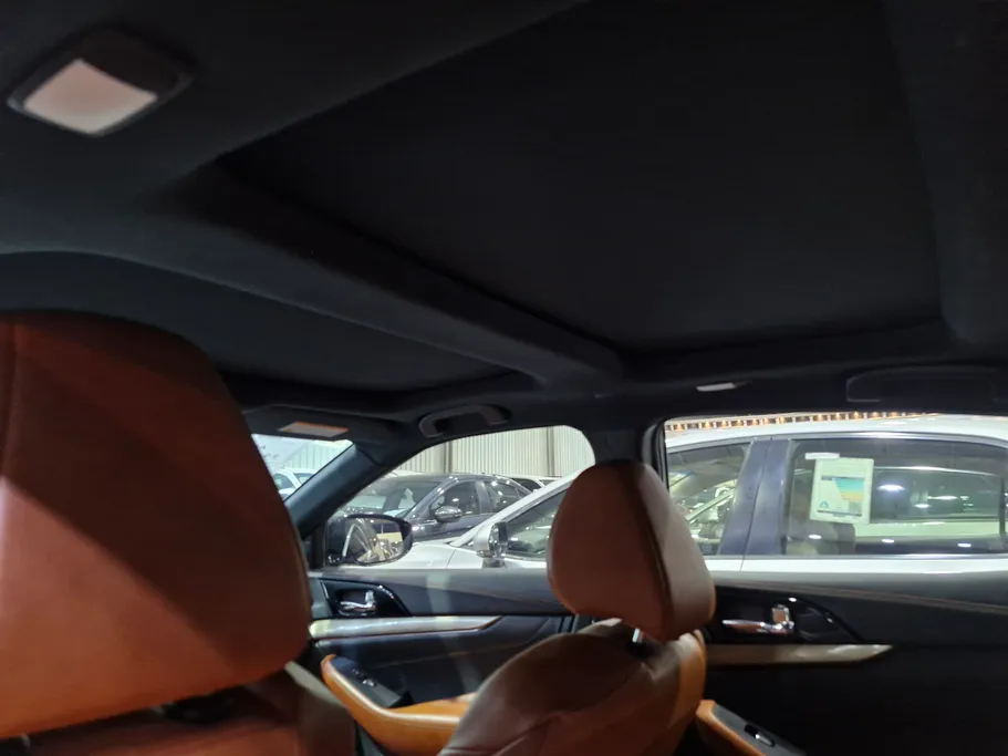 2022 Nissan Maxima SR 