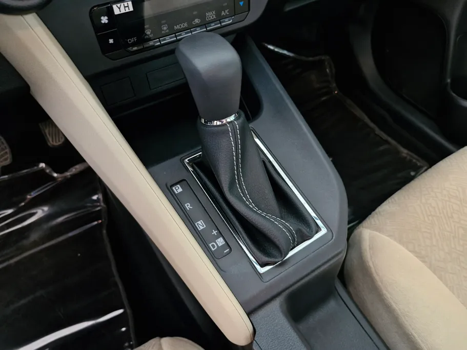 2024 Toyota Yaris  Y 