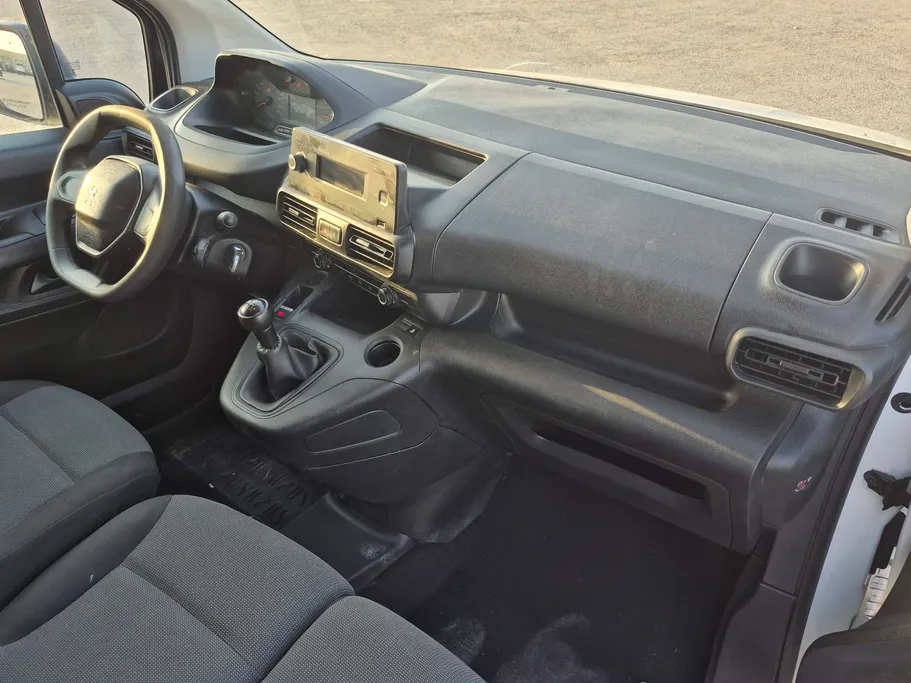 2022 Peugeot Partner Long van 