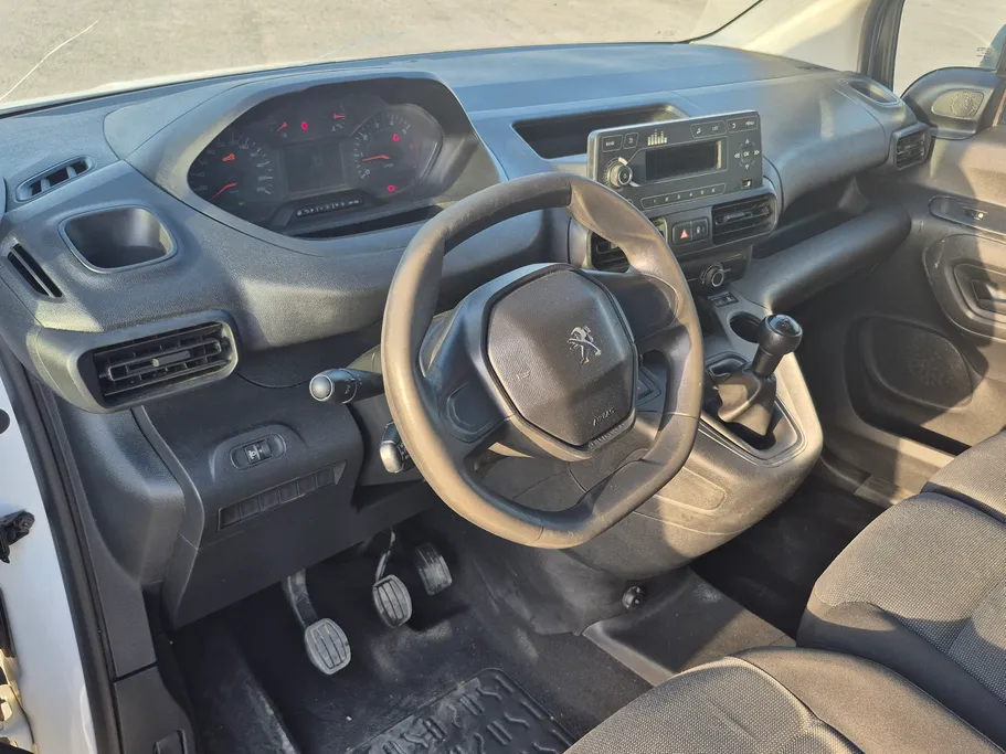 2022 Peugeot Partner Long van 