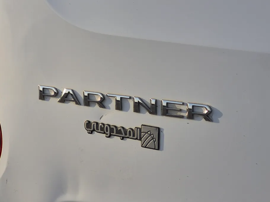 2022 Peugeot Partner Long van 