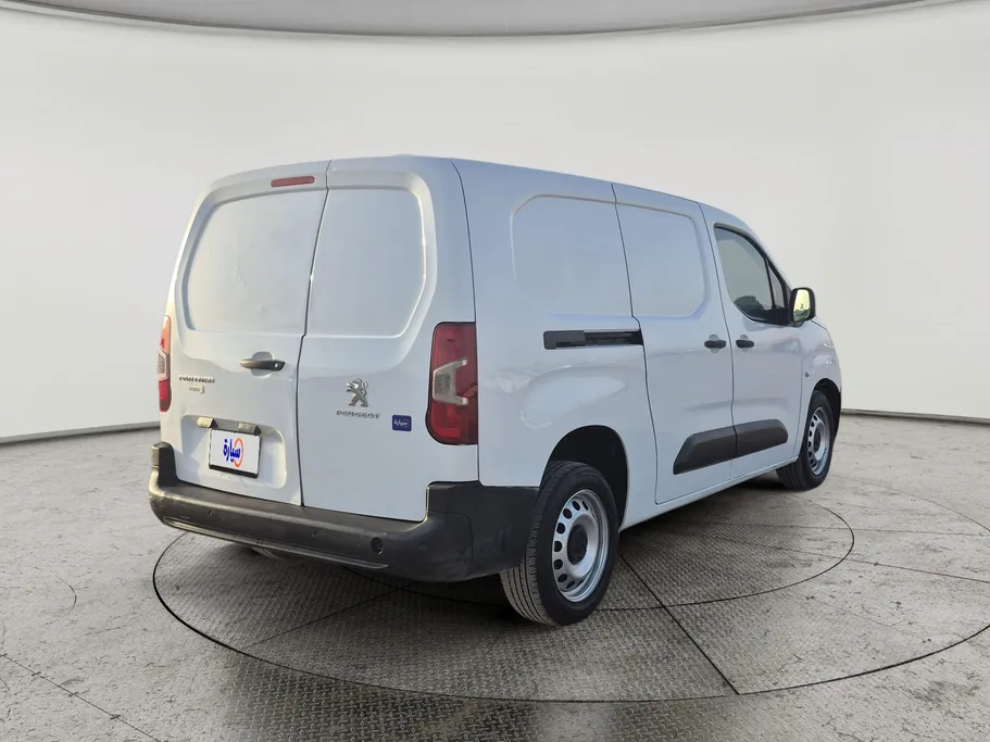 2022 Peugeot Partner Long van 