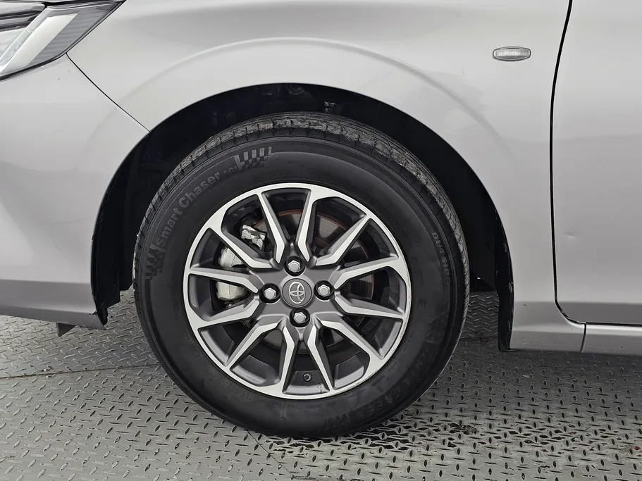 2023 Toyota Yaris  Y 