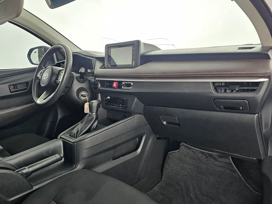 2023 Toyota Yaris  Y 