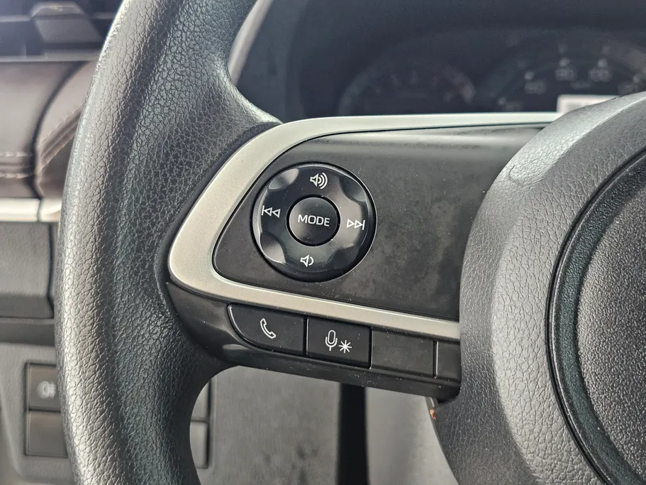 2023 Toyota Yaris  Y 