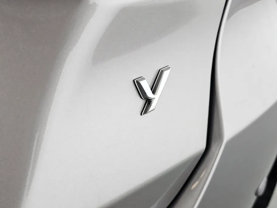 2023 Toyota Yaris  Y 