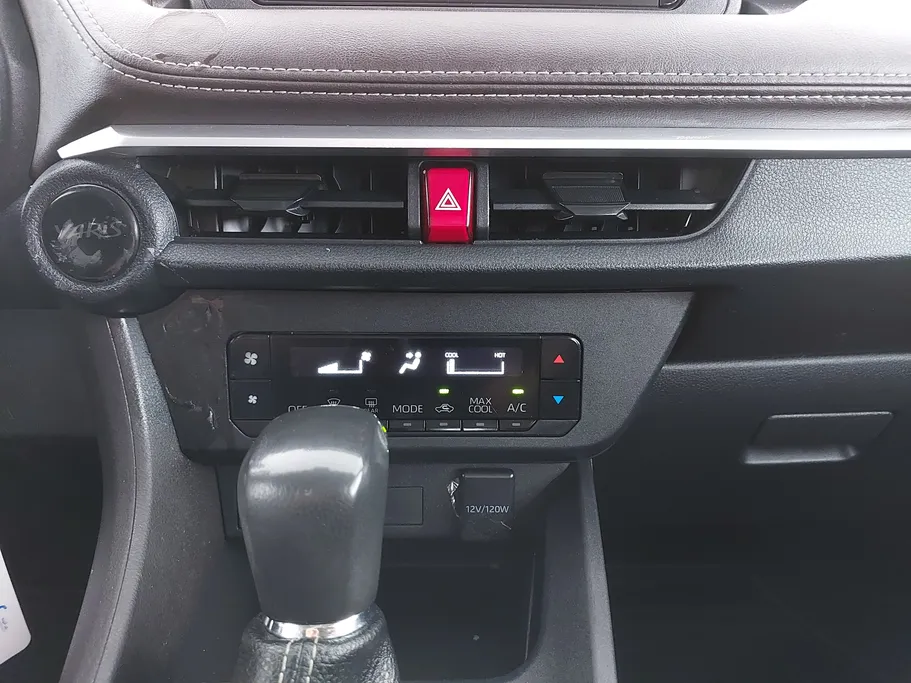 2023 Toyota Yaris  Y 