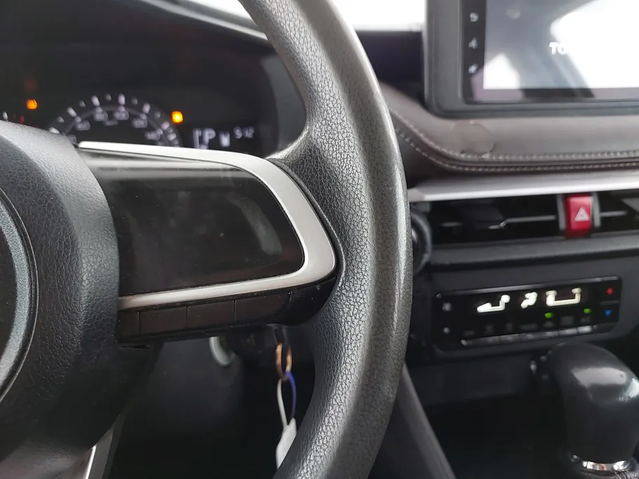 2023 Toyota Yaris  Y 