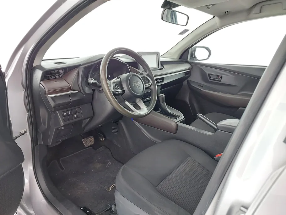 2023 Toyota Yaris  Y 
