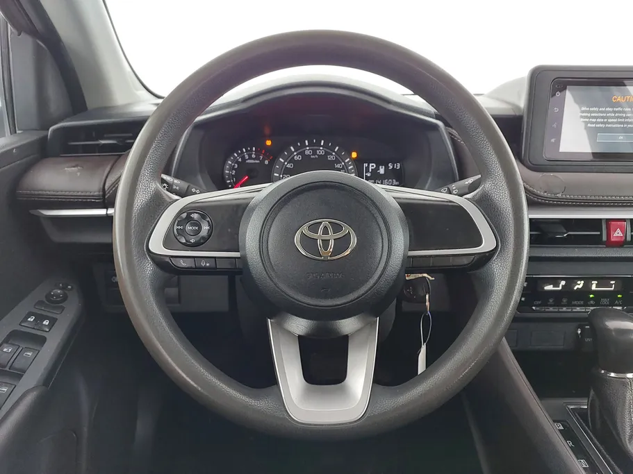 2023 Toyota Yaris  Y 