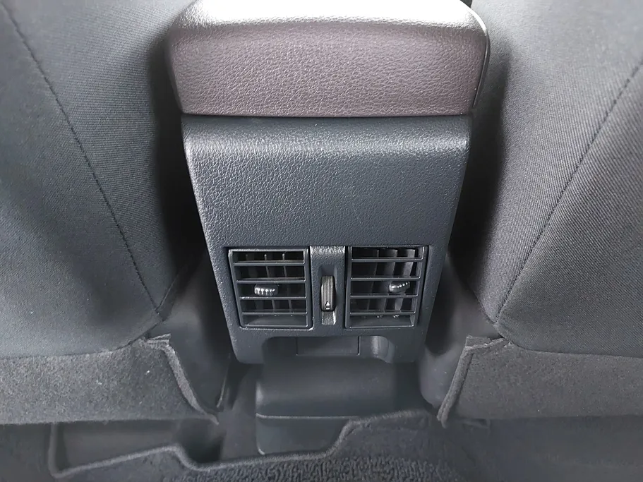 2023 Toyota Yaris  Y 