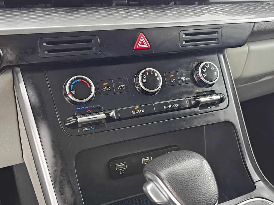 2023 Kia Carnival LX 