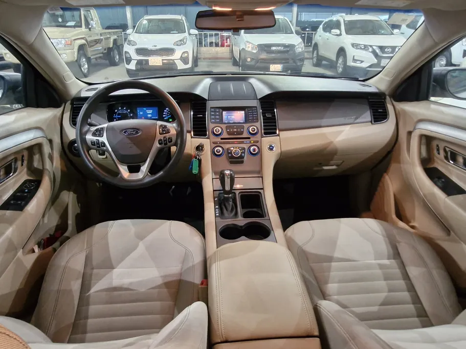 2018 Ford Taurus SE 