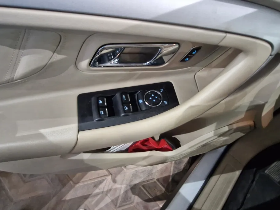 2018 Ford Taurus SE 