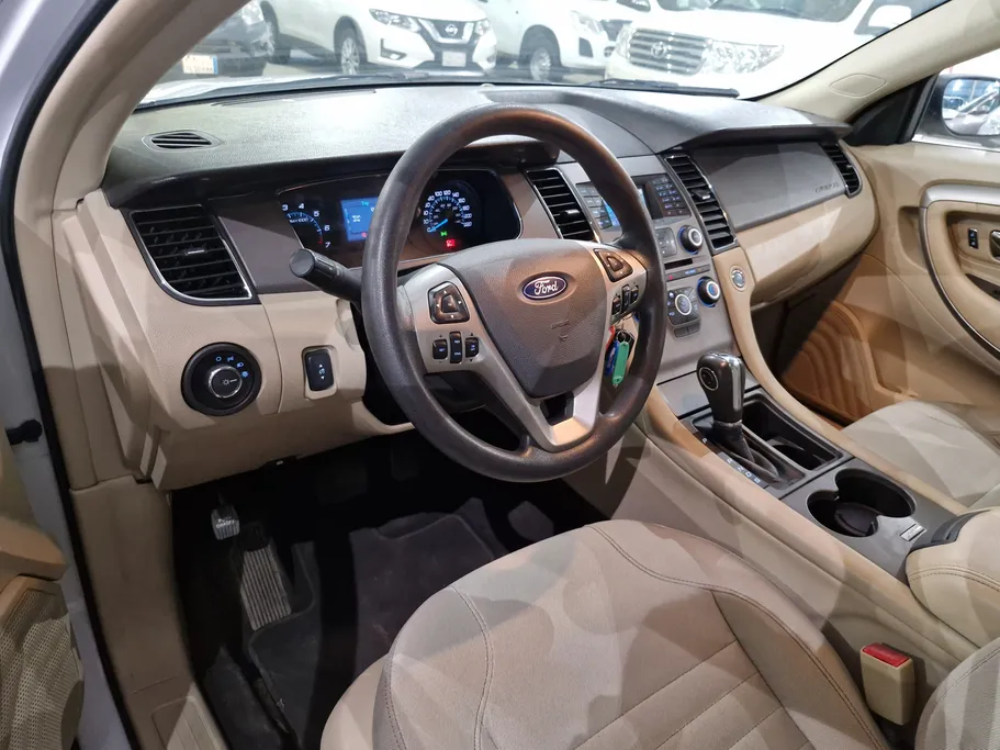 2018 Ford Taurus SE 