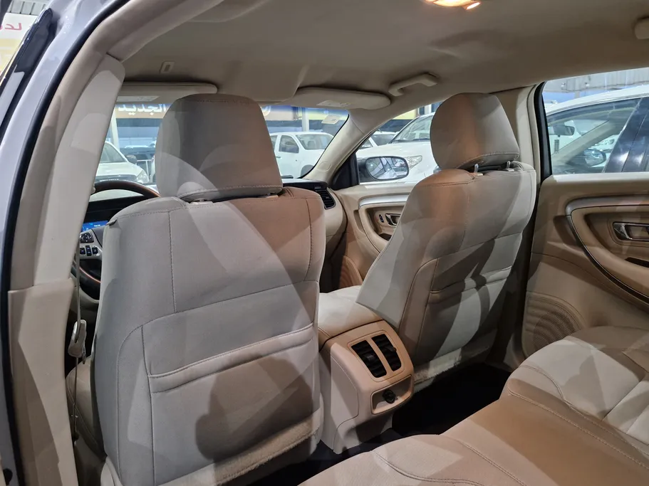2018 Ford Taurus SE 