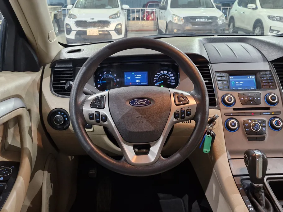 2018 Ford Taurus SE 
