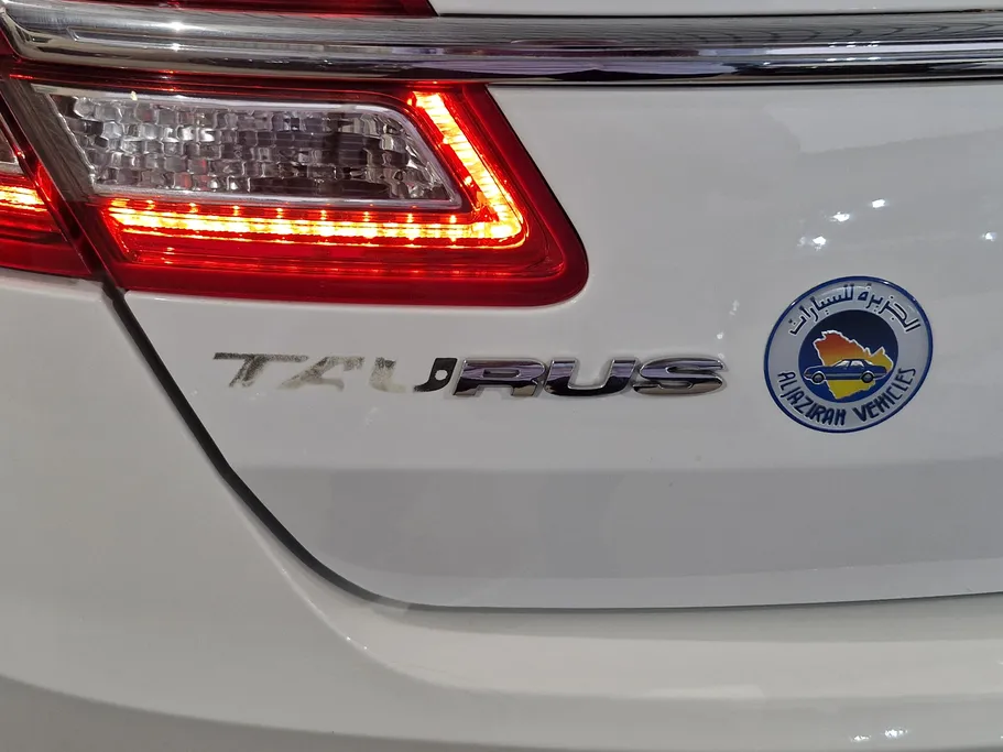 2018 Ford Taurus SE 