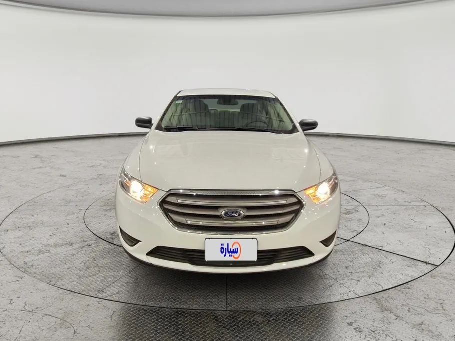 2018 Ford Taurus SE 