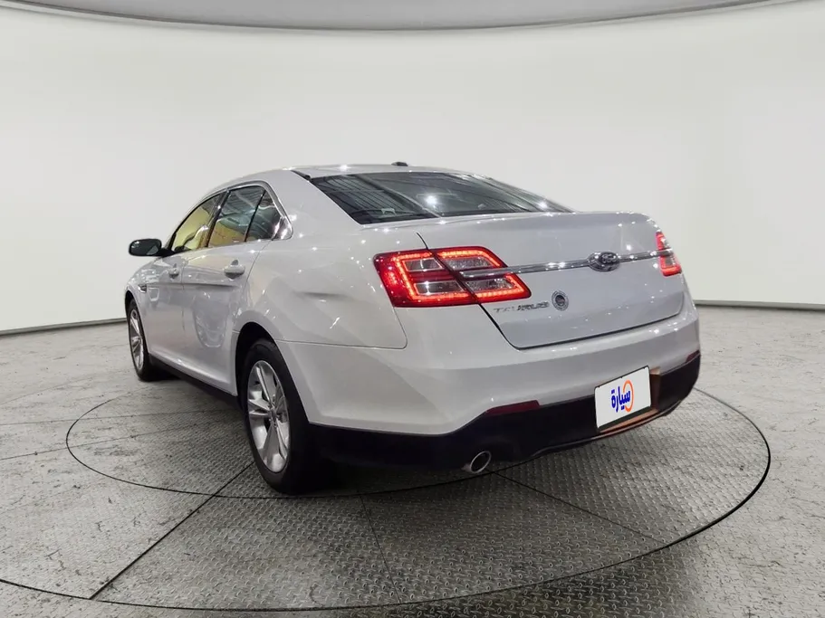 2018 Ford Taurus SE 