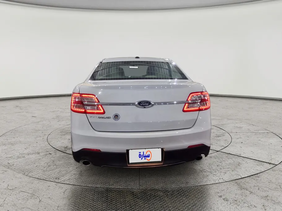 2018 Ford Taurus SE 