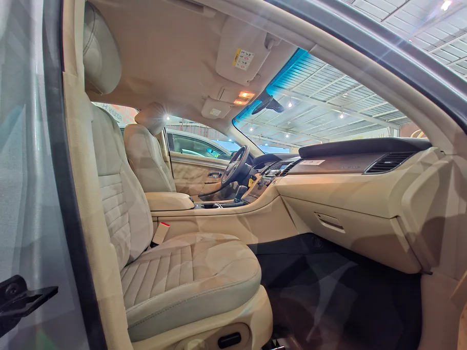 2018 Ford Taurus SE 