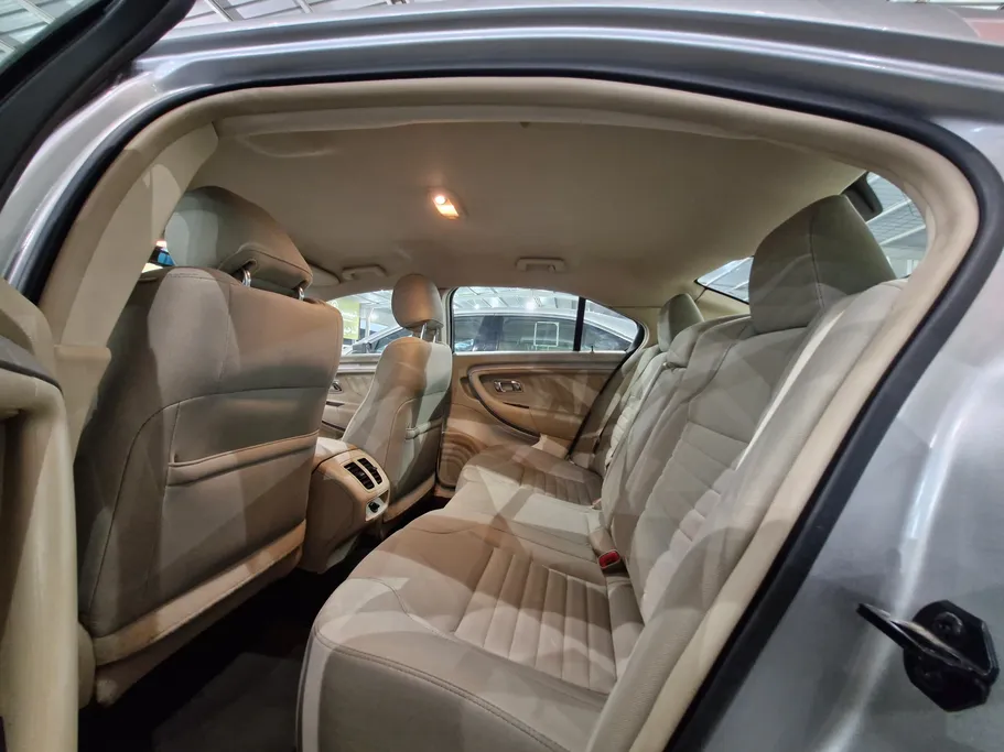 2018 Ford Taurus SE 