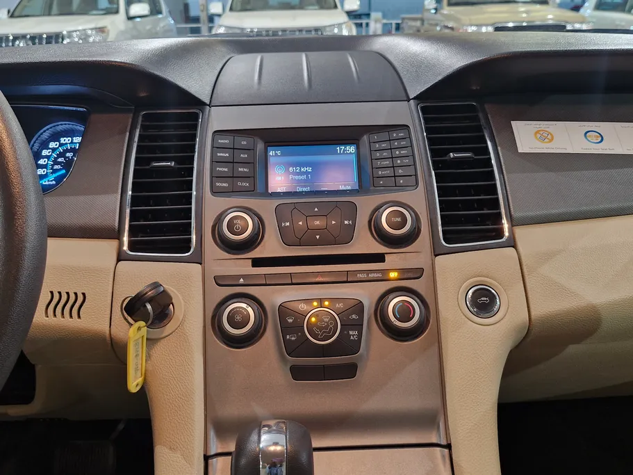 2018 Ford Taurus SE 