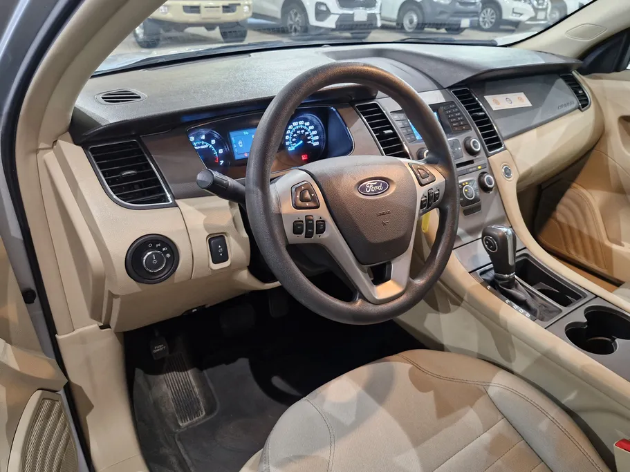 2018 Ford Taurus SE 
