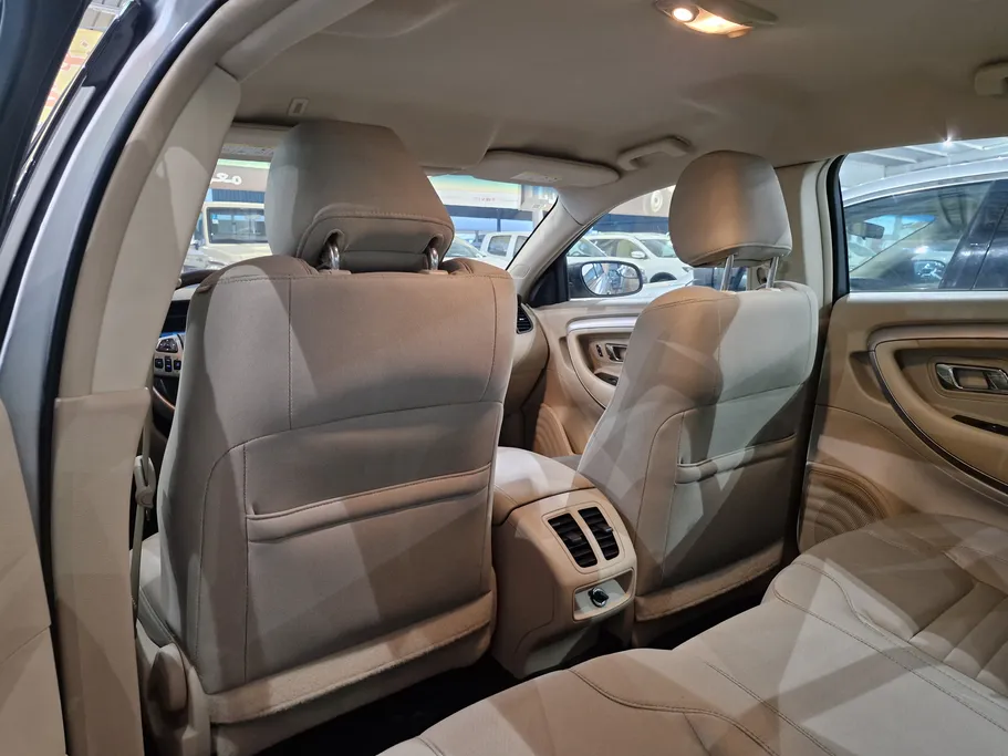 2018 Ford Taurus SE 