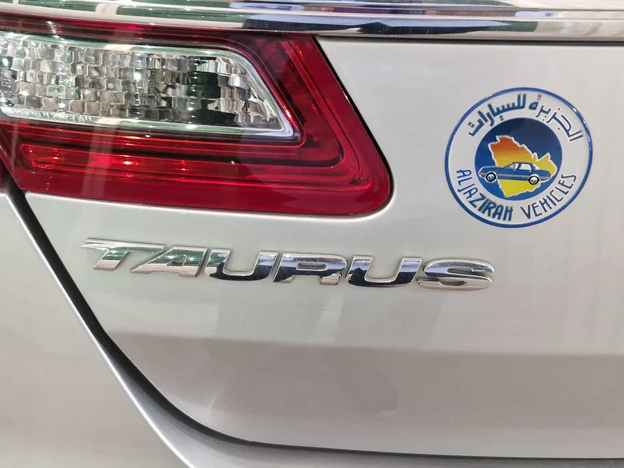 2018 Ford Taurus SE 